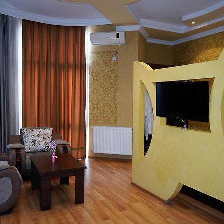 Hotel Monopoli Koetaisi Buitenkant foto