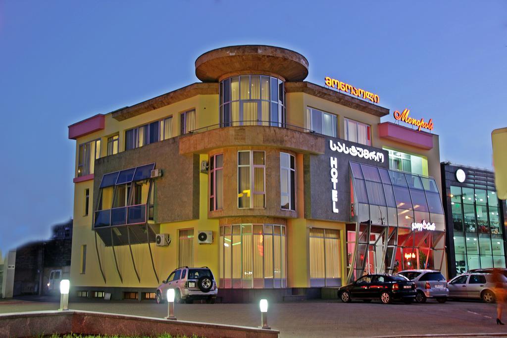 Hotel Monopoli Koetaisi Buitenkant foto
