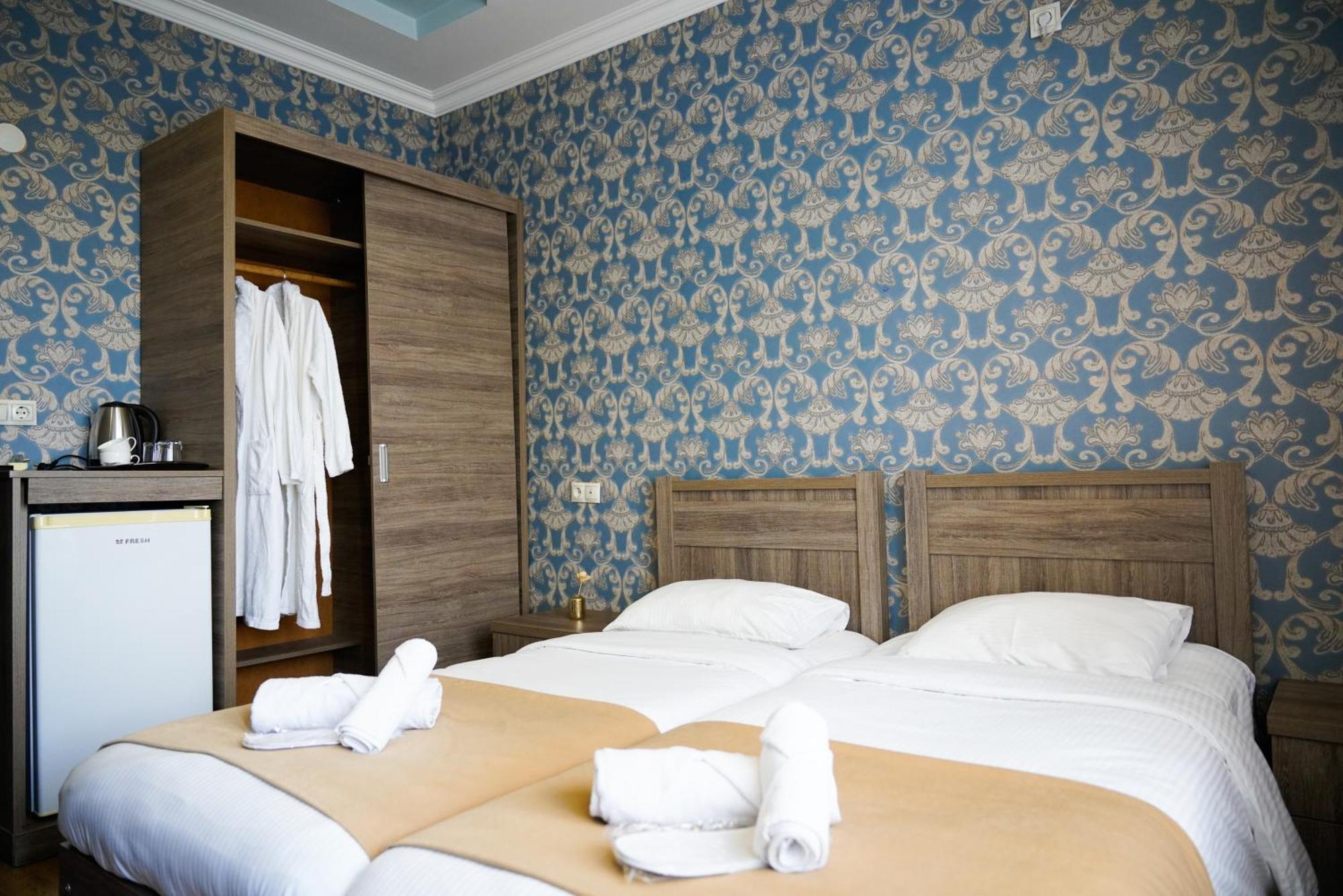 Hotel Monopoli Koetaisi Buitenkant foto