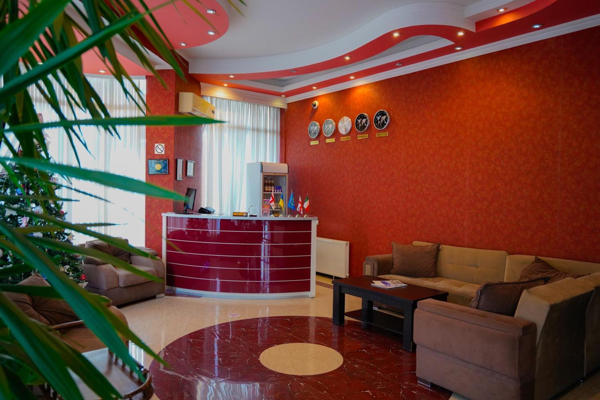 Hotel Monopoli Koetaisi Buitenkant foto