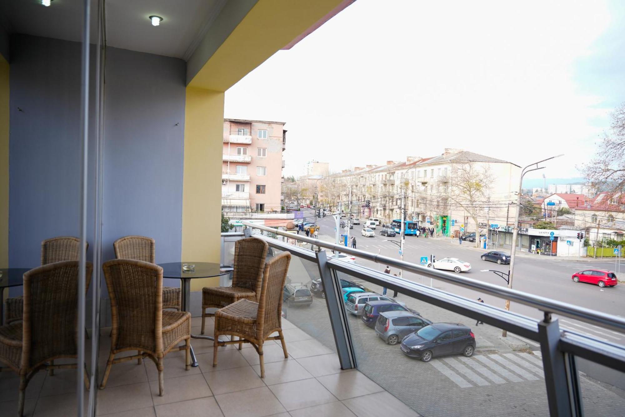 Hotel Monopoli Koetaisi Buitenkant foto