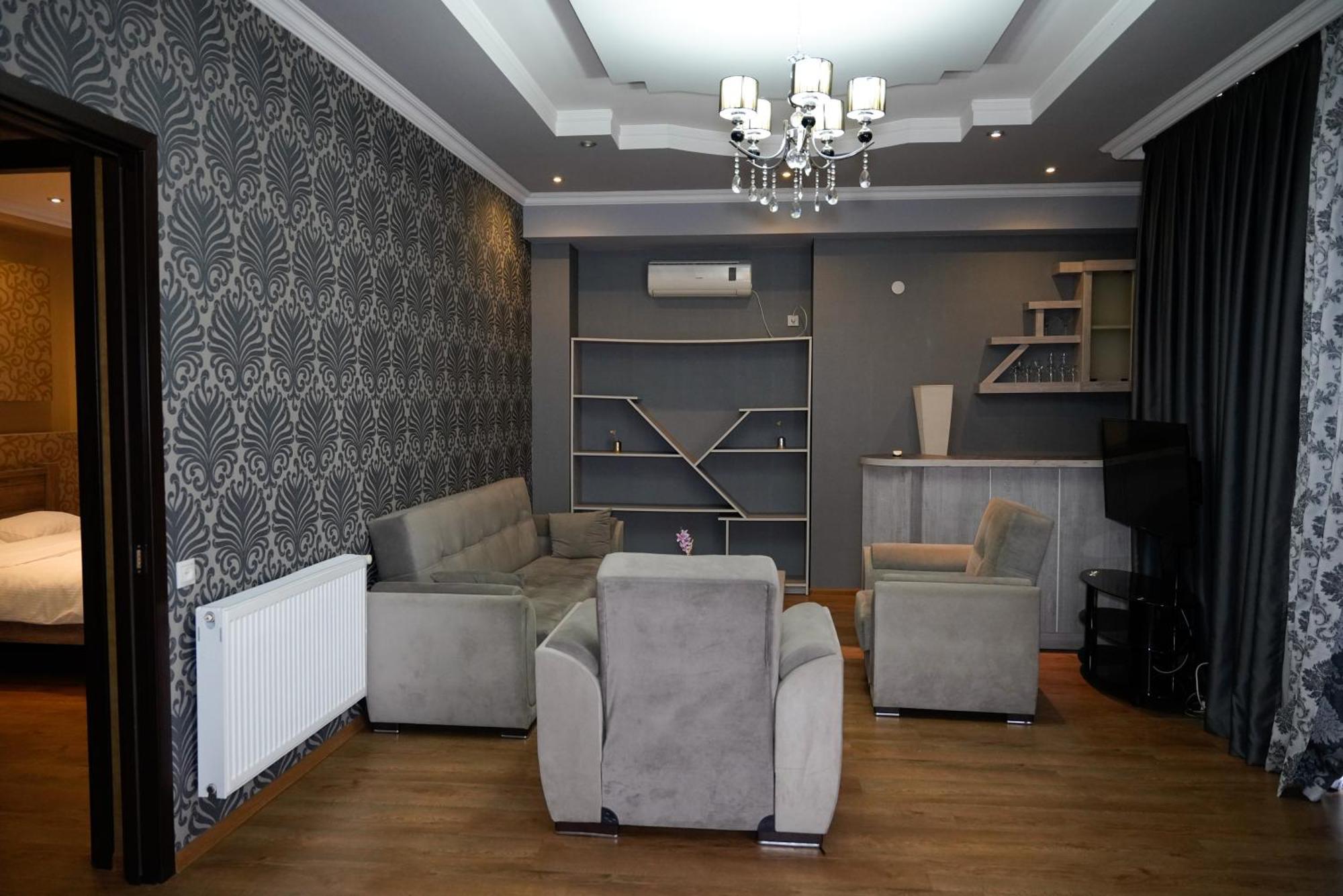 Hotel Monopoli Koetaisi Buitenkant foto