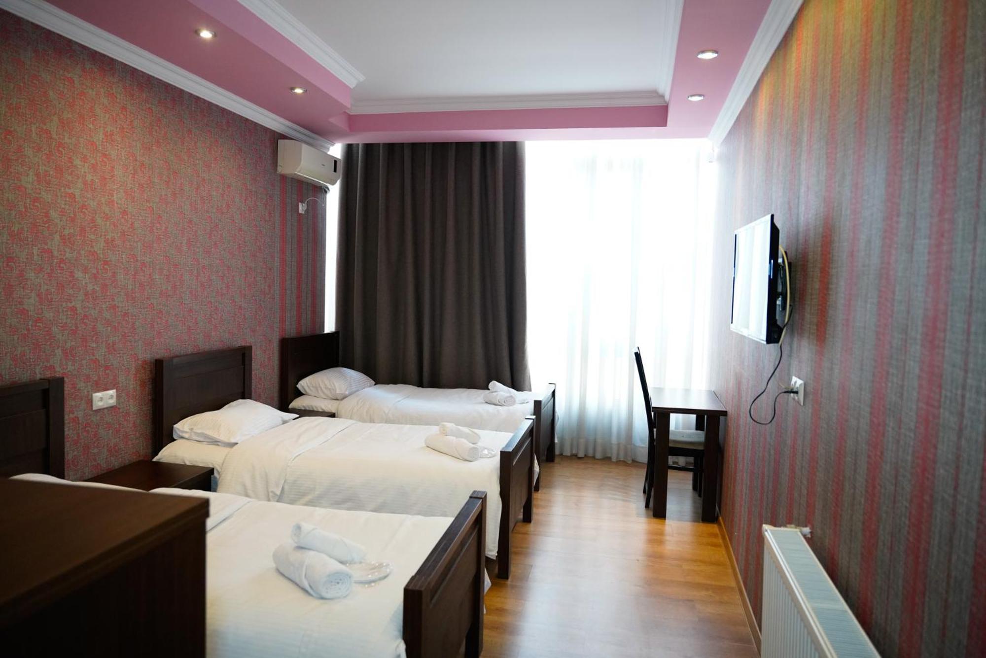 Hotel Monopoli Koetaisi Buitenkant foto