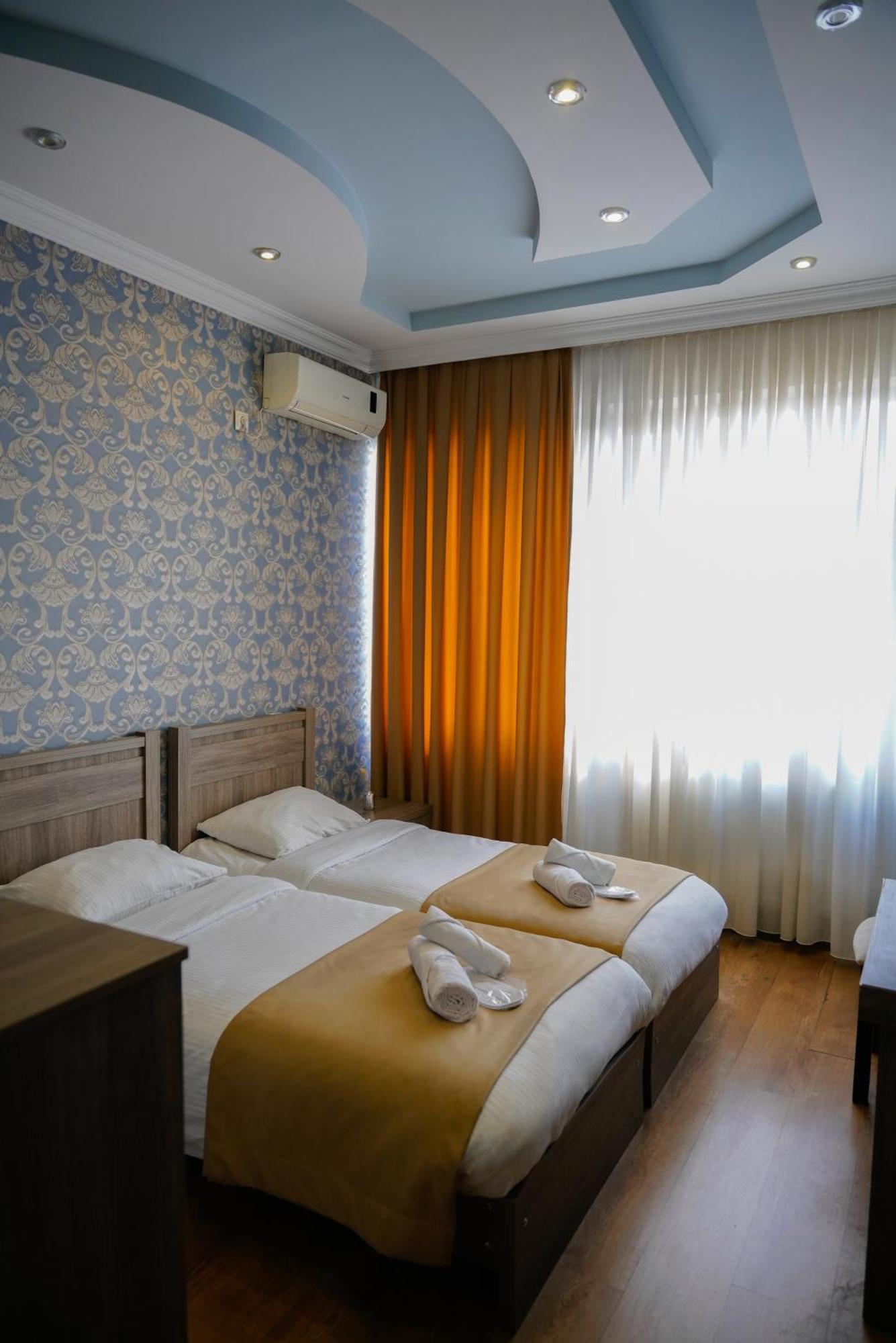 Hotel Monopoli Koetaisi Buitenkant foto