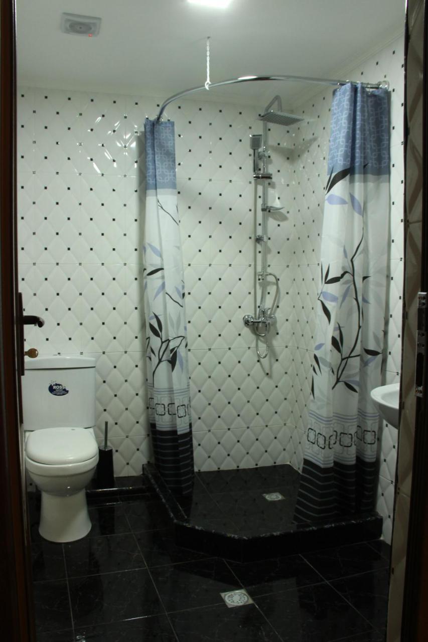 Hotel Monopoli Koetaisi Buitenkant foto